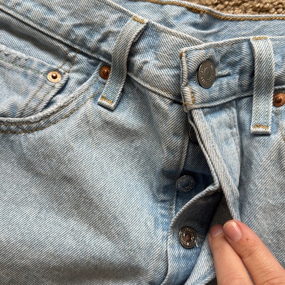 Levi’s Cut Off 501 Light Wash Denim Jean Shorts Jorts Button Fly 5” - Picture 3 of 8